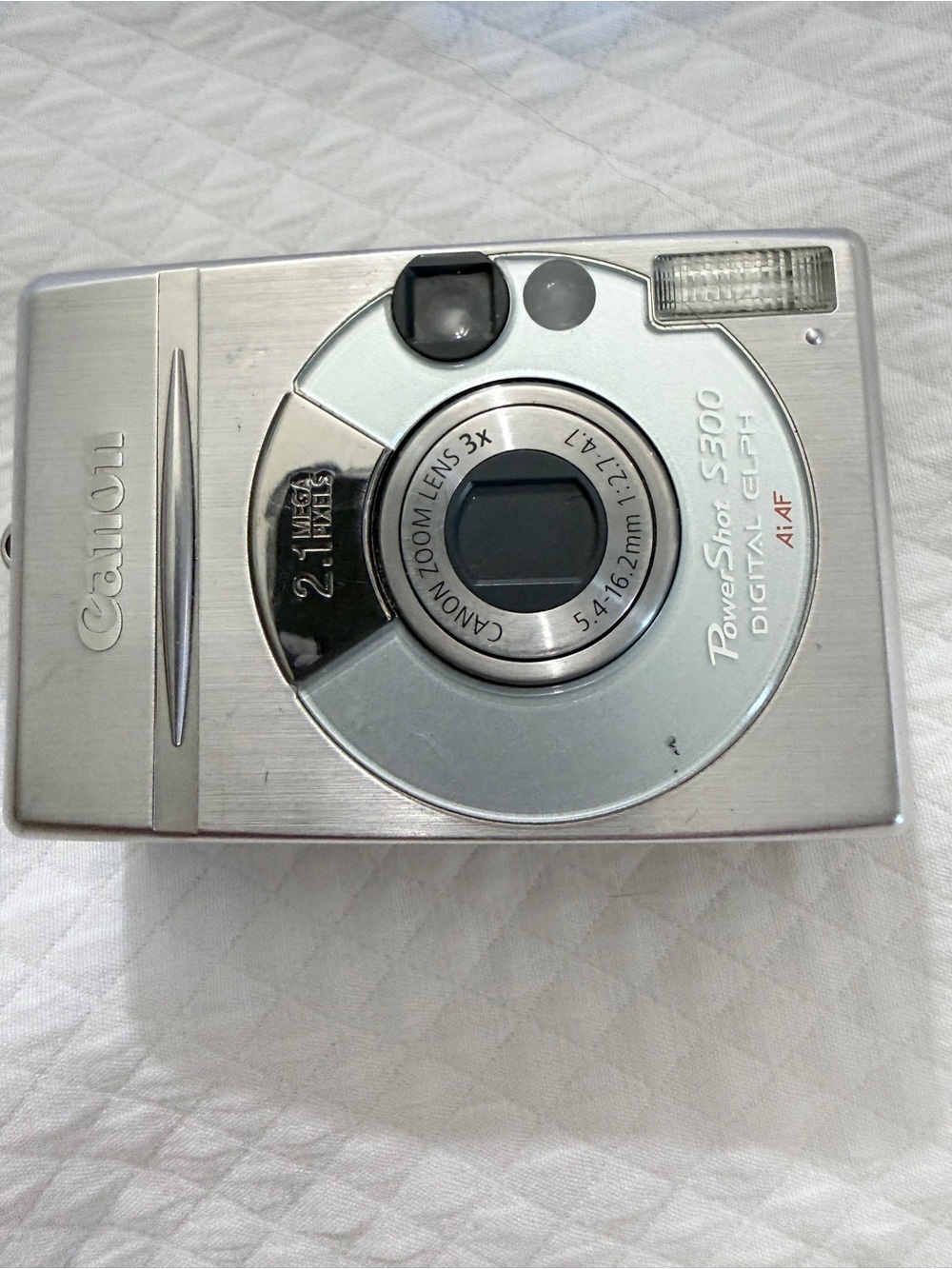 Canon PowerShot S300 Digital ELPH 2.1MP Camera - Silver - Untested / For Parts